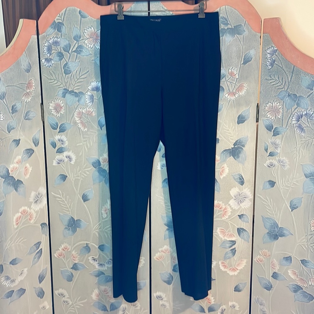 Tahari pants in navy size 14